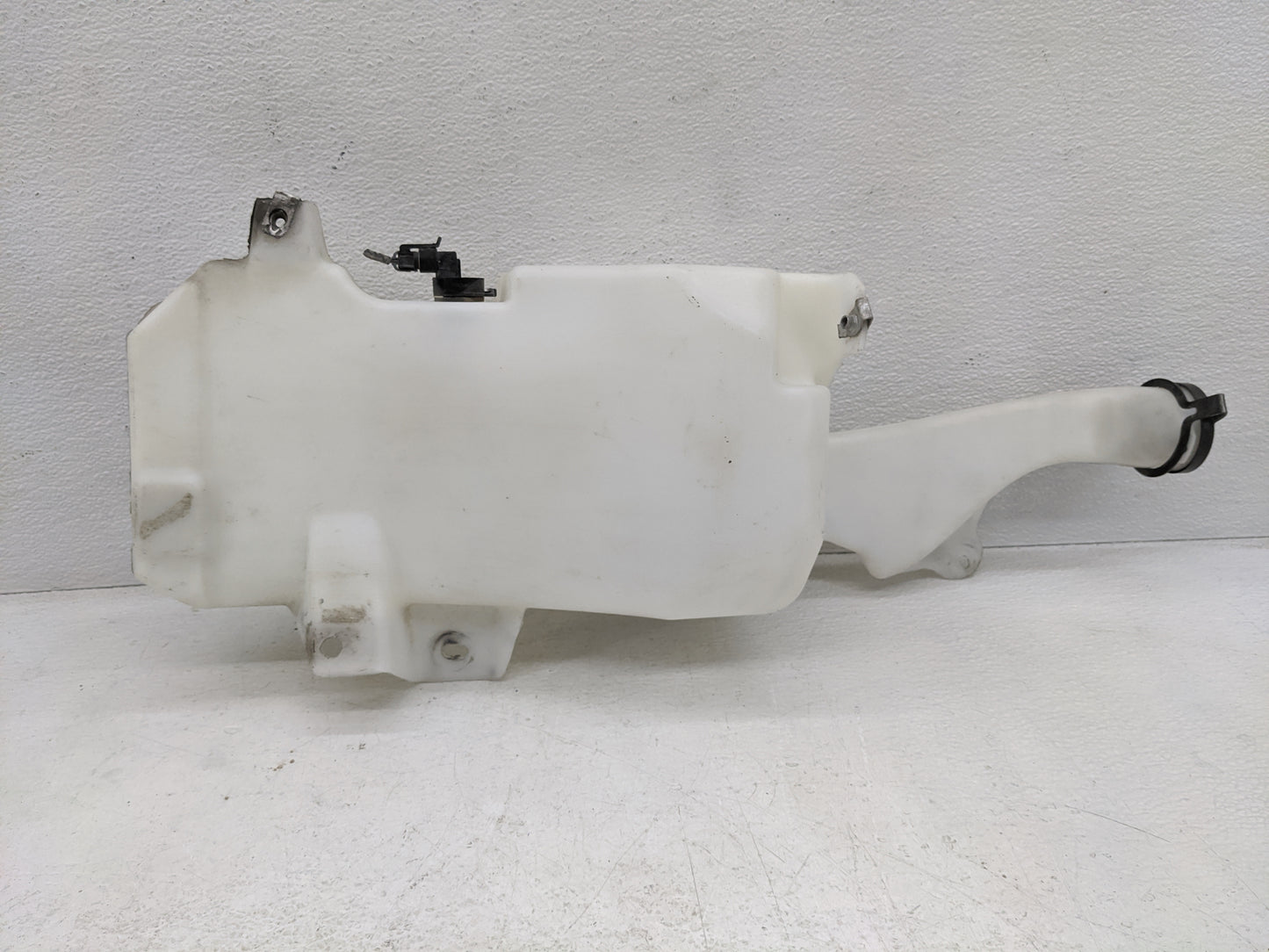 2007 Silverado 1500 Windshield Washer Fluid Reservoir Bottle Oem - Oemusedautoparts1.com