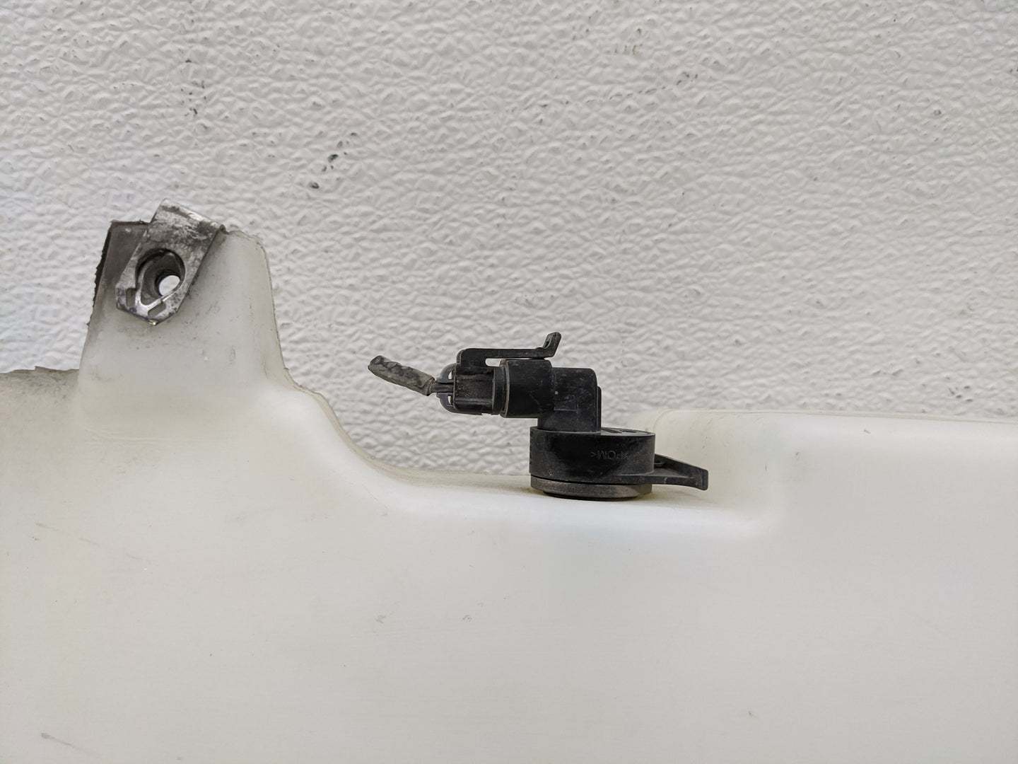 2007 Silverado 1500 Windshield Washer Fluid Reservoir Bottle Oem - Oemusedautoparts1.com