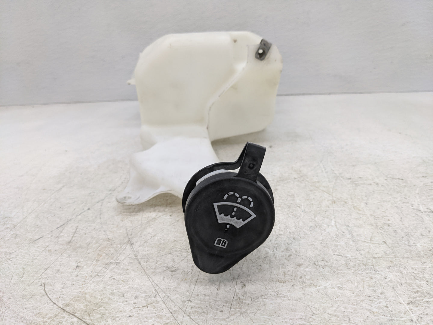 2007 Silverado 1500 Windshield Washer Fluid Reservoir Bottle Oem - Oemusedautoparts1.com