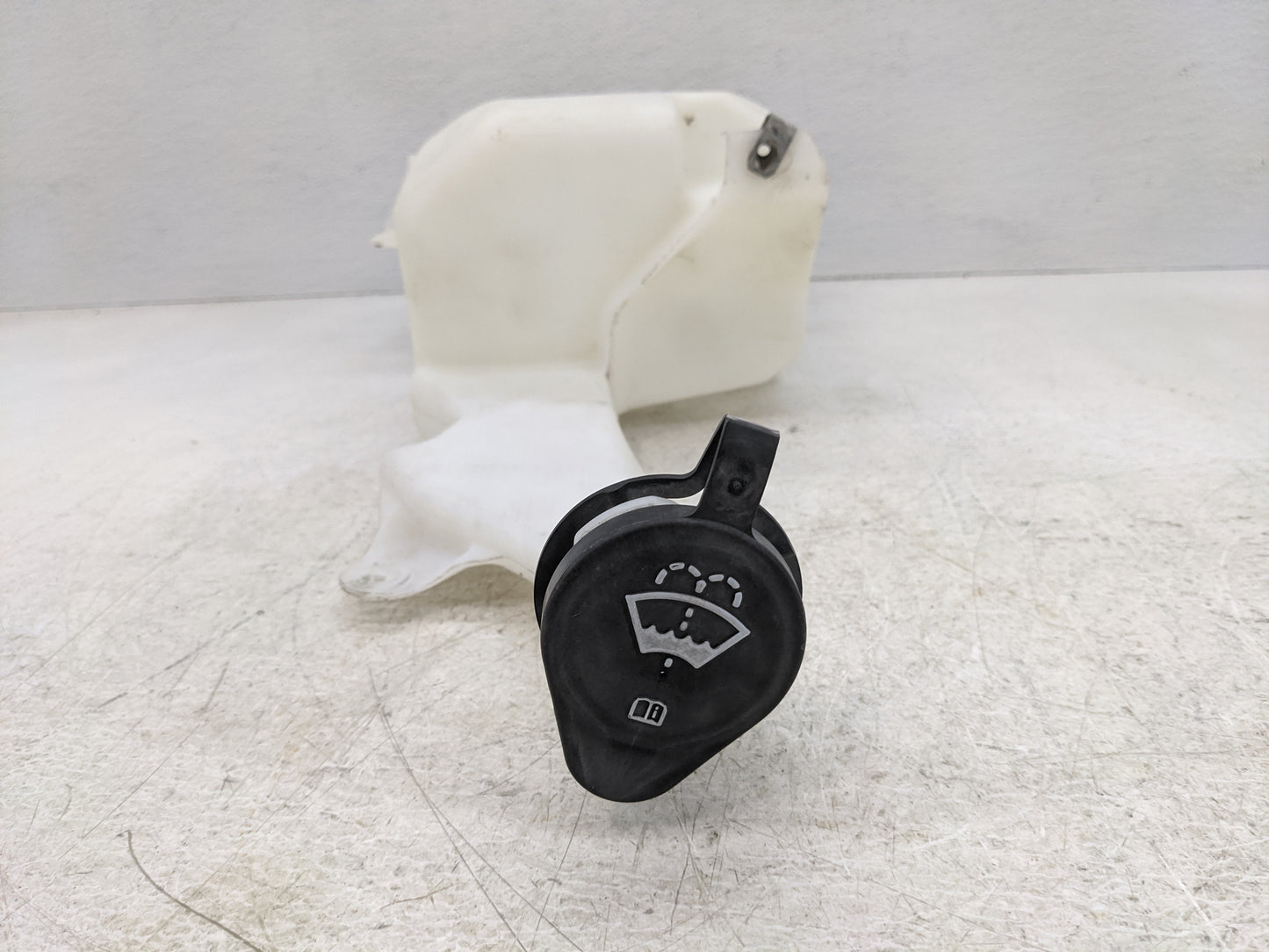 2007 Silverado 1500 Windshield Washer Fluid Reservoir Bottle Oem - Oemusedautoparts1.com