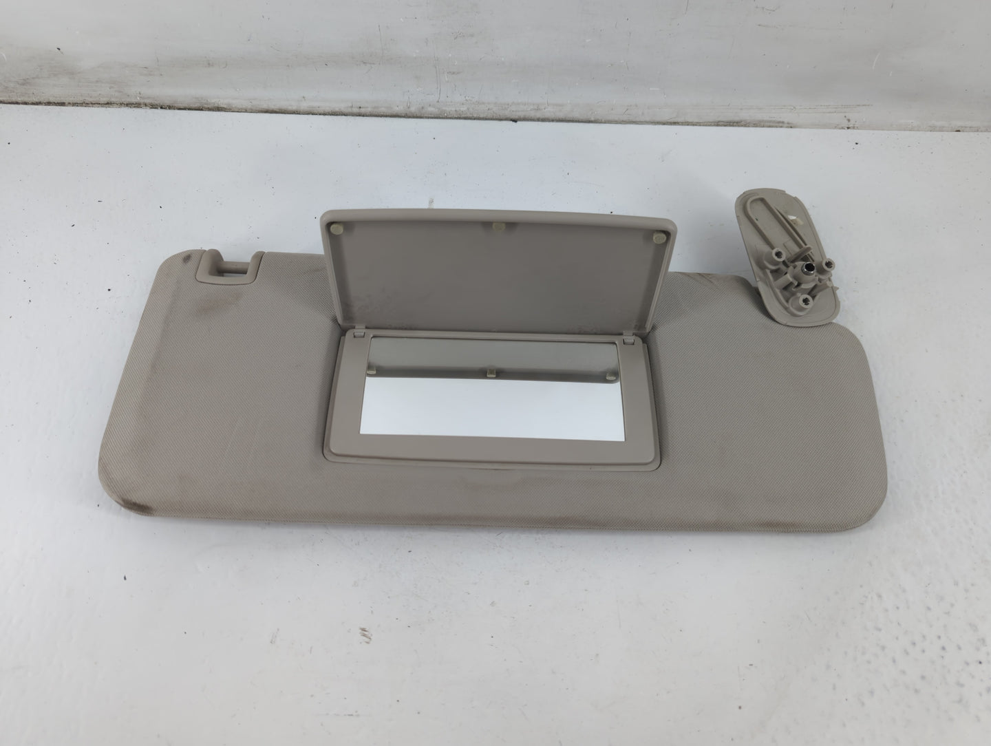 2007-2013 Chevrolet Silverado 1500 Sun Visor Shade Replacement Passenger Right Mirror Fits OEM Used Auto Parts - Oemusedauto