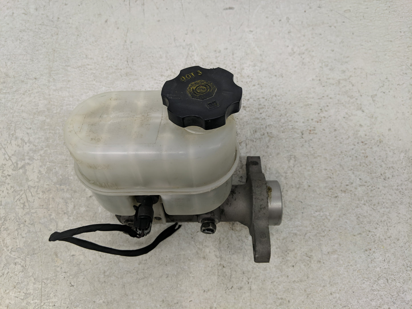 2007-2013 Chevrolet Silverado 1500 Brake Master Cylinder 1302438 - Oemusedautoparts1.com