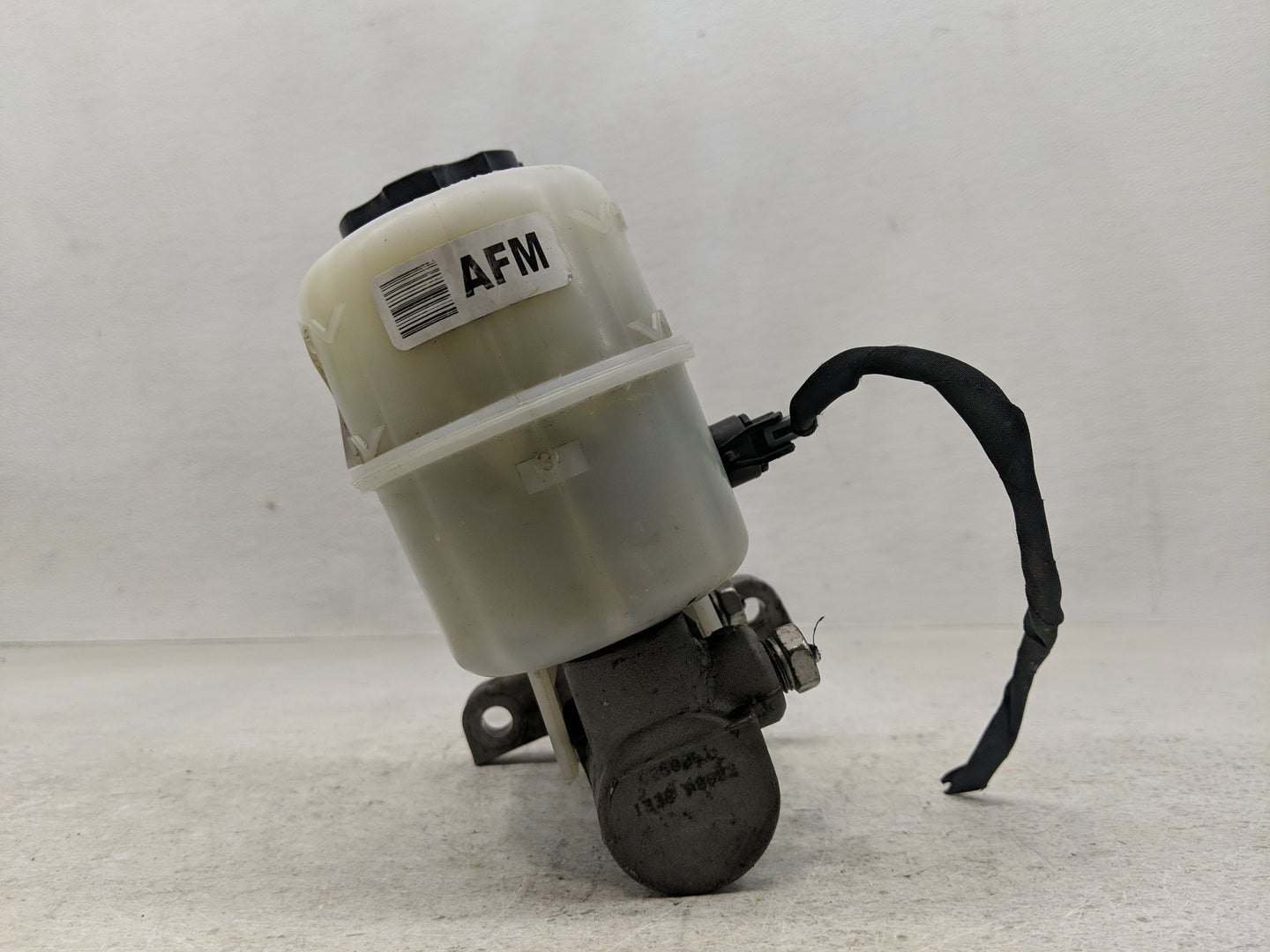 2007-2013 Chevrolet Silverado 1500 Brake Master Cylinder 1302438 - Oemusedautoparts1.com