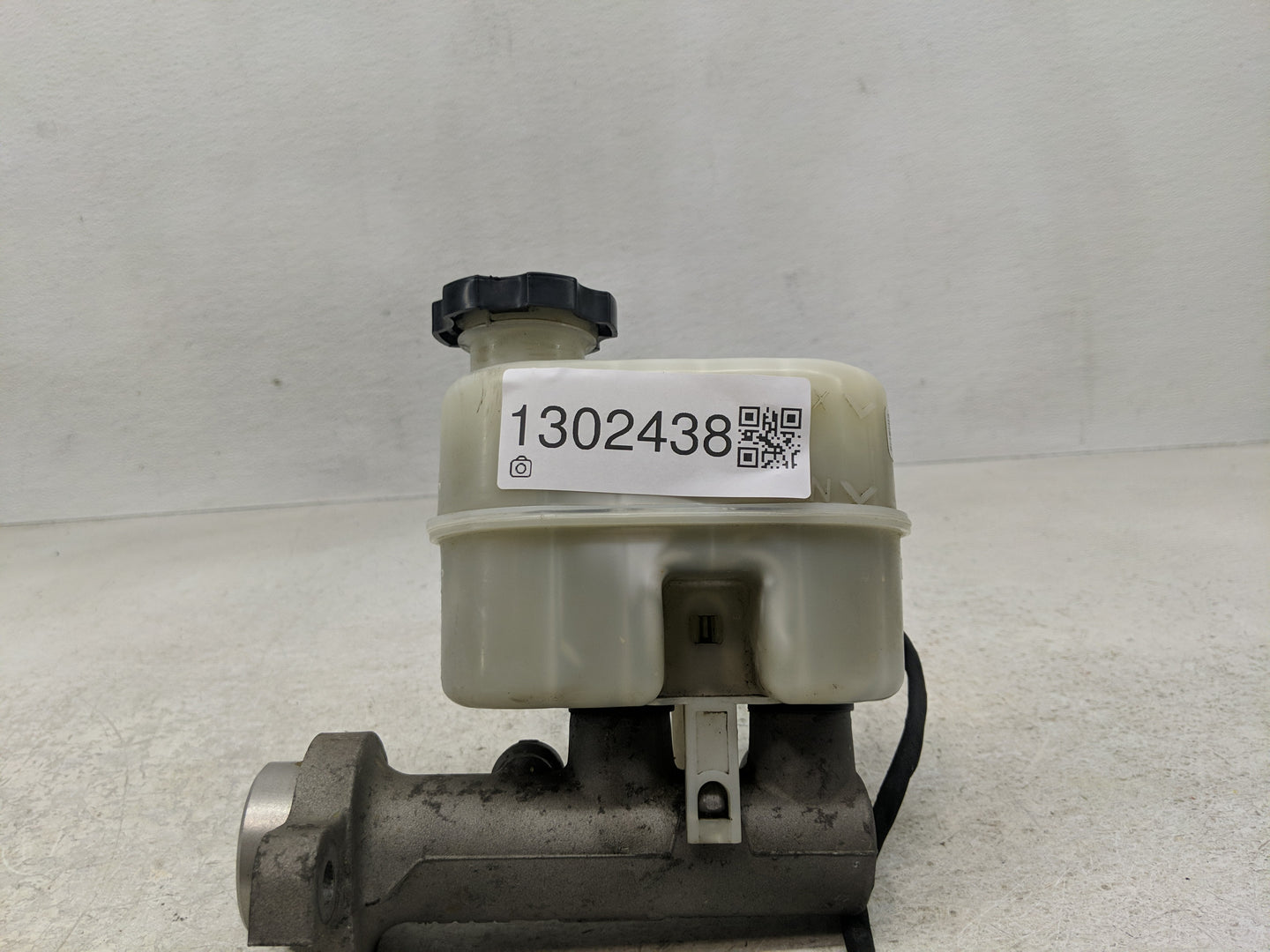 2007-2013 Chevrolet Silverado 1500 Brake Master Cylinder 1302438 - Oemusedautoparts1.com