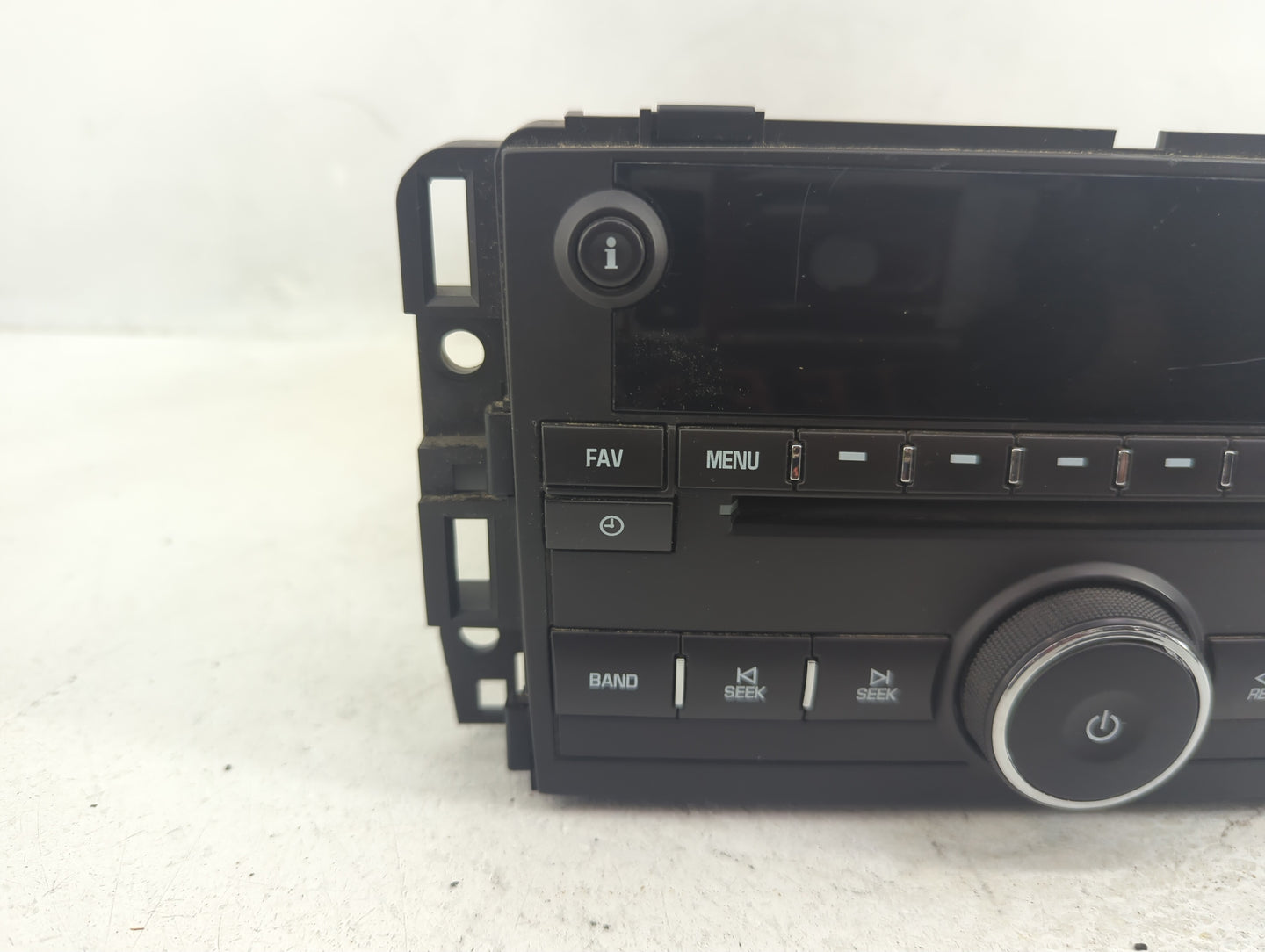 2010-2013 Chevrolet Silverado 1500 Radio AM FM Cd Player Receiver Replacement P/N:20934593 Fits OEM Used Auto Parts - Oemuse