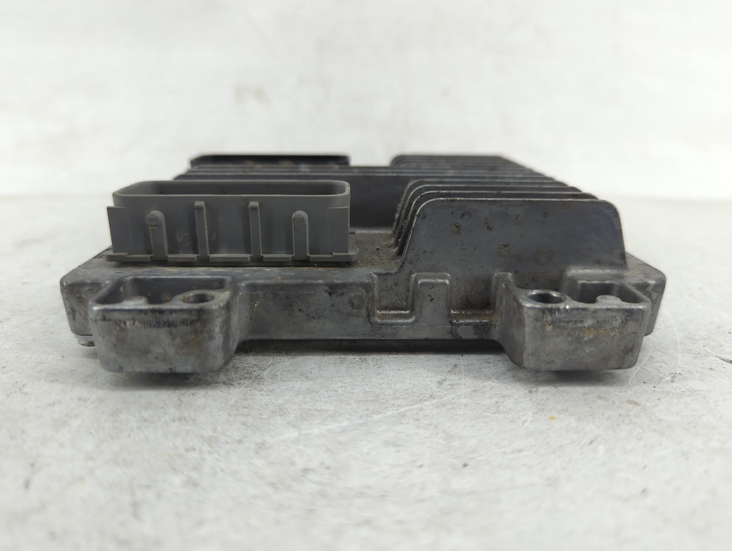 2010-2013 Chevrolet Silverado 1500 PCM Engine Control Computer ECU ECM PCU OEM P/N:12653852 Fits OEM Used Auto Parts - Oemus