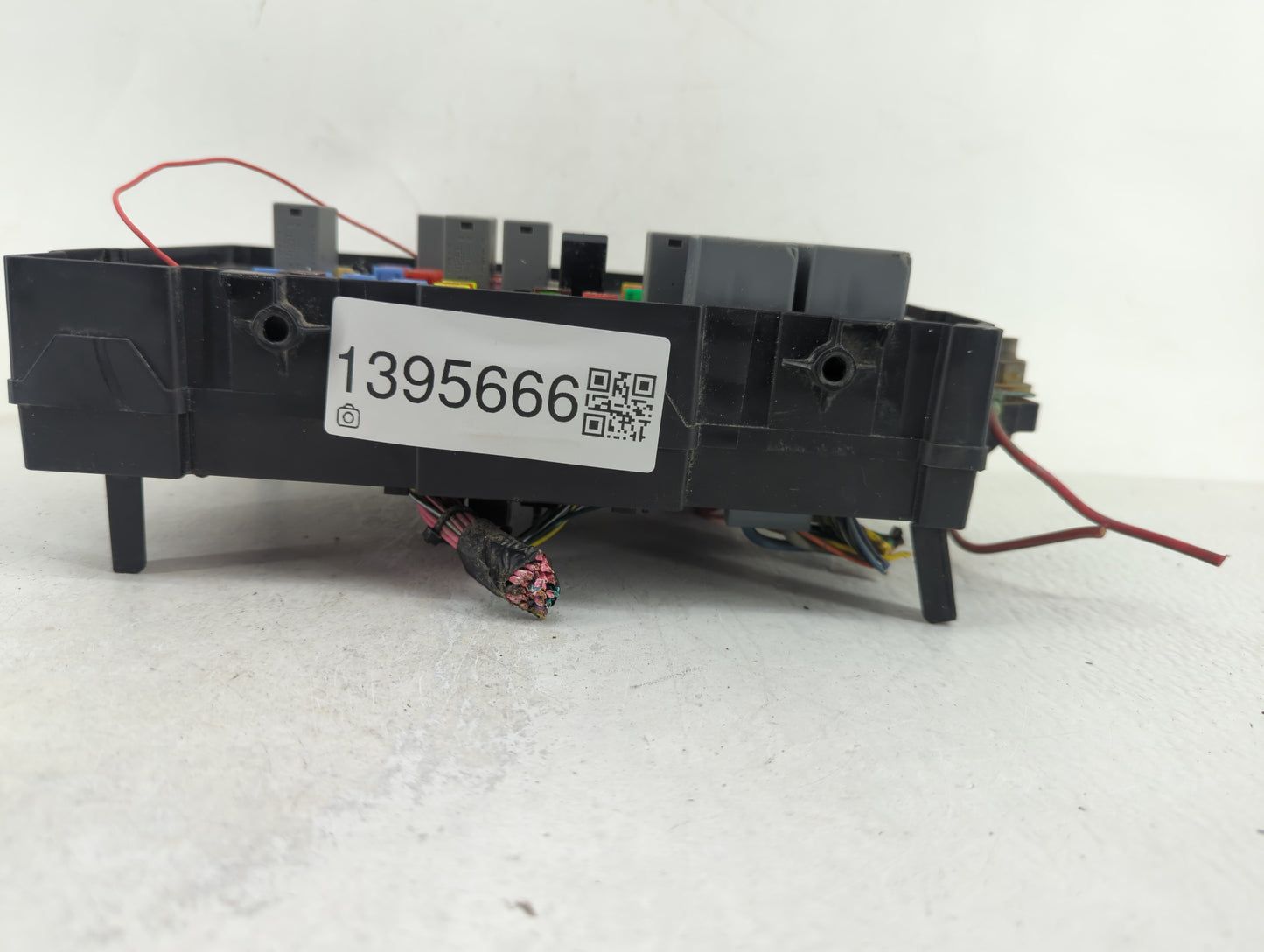 2010-2013 Chevrolet Silverado 1500 Fusebox Fuse Box Panel Relay Module Fits Fits 2010 2011 2012 2013 OEM Used Auto Parts - O