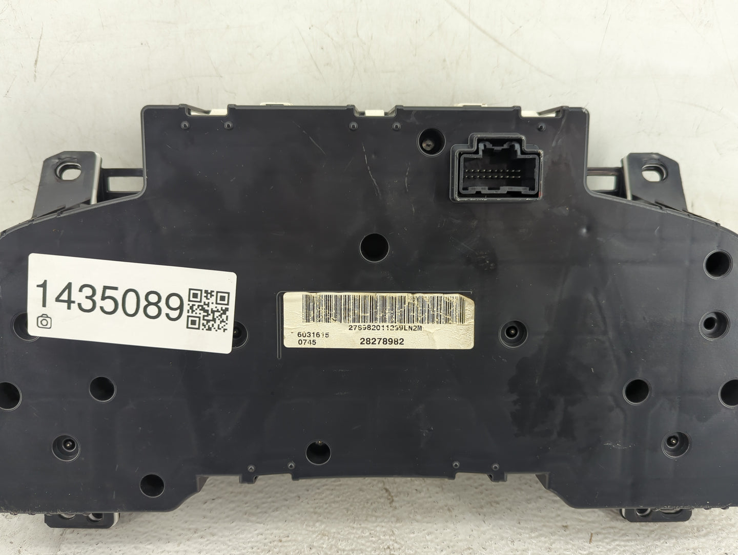 2012 Chevrolet Silverado 1500 Instrument Cluster Speedometer Gauges P/N:28278982 6031615 Fits OEM Used Auto Parts - Oemuseda