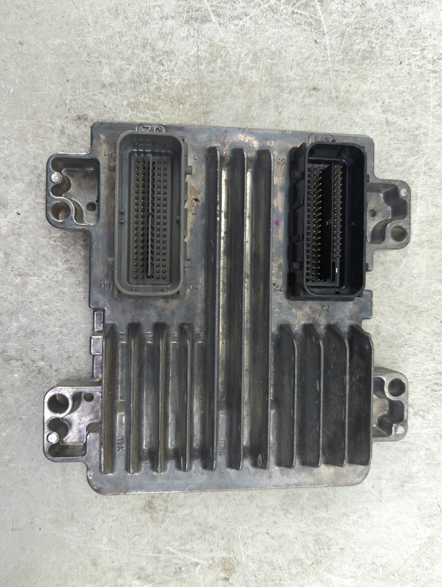 2010-2013 Chevrolet Silverado 1500 PCM Engine Control Computer ECU ECM PCU OEM P/N:12633238 AAF7 Fits OEM Used Auto Parts - 