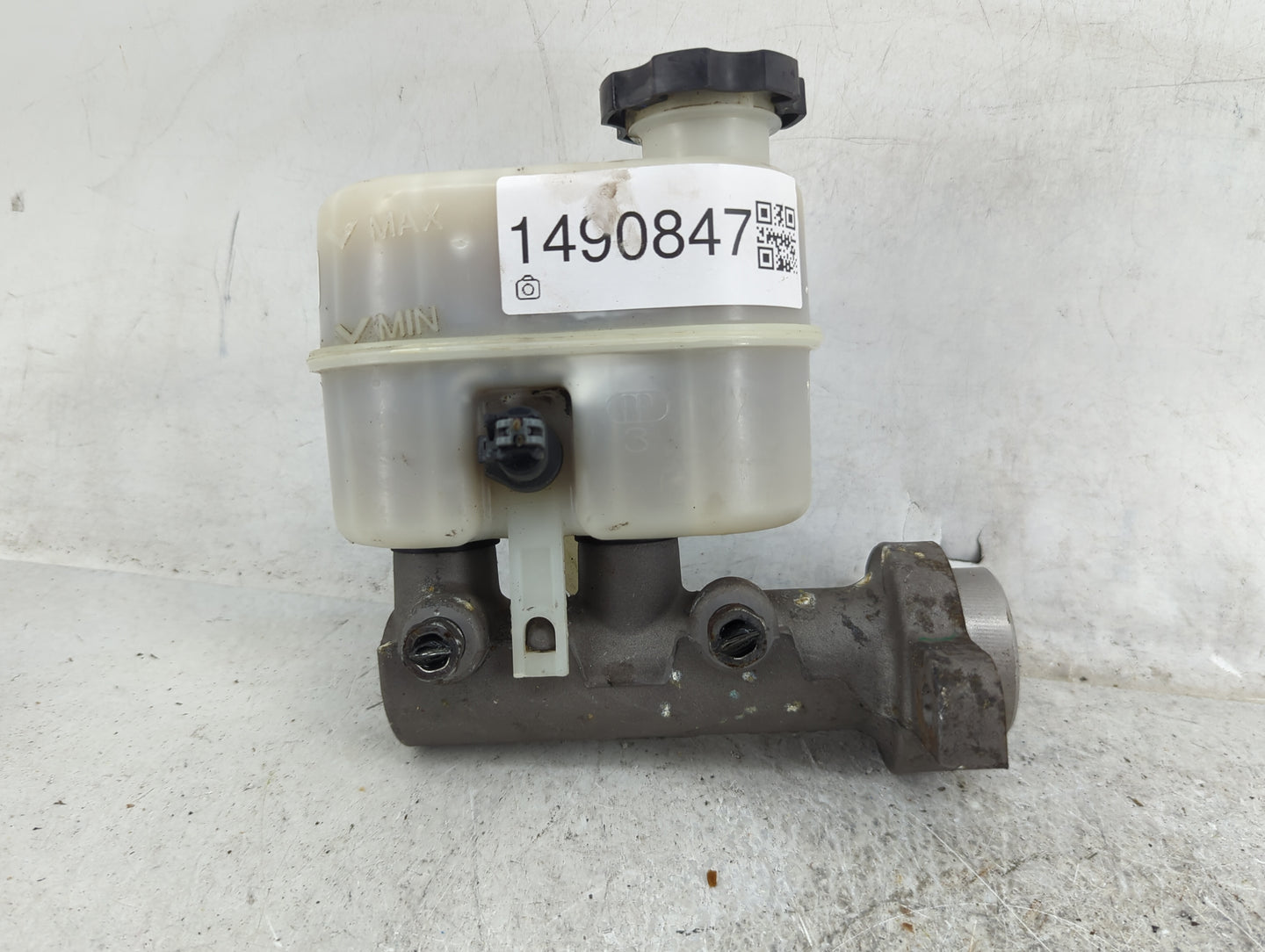 2009-2013 Chevrolet Silverado 1500 Brake Master Cylinder 1490847 - Oemusedautoparts1.com