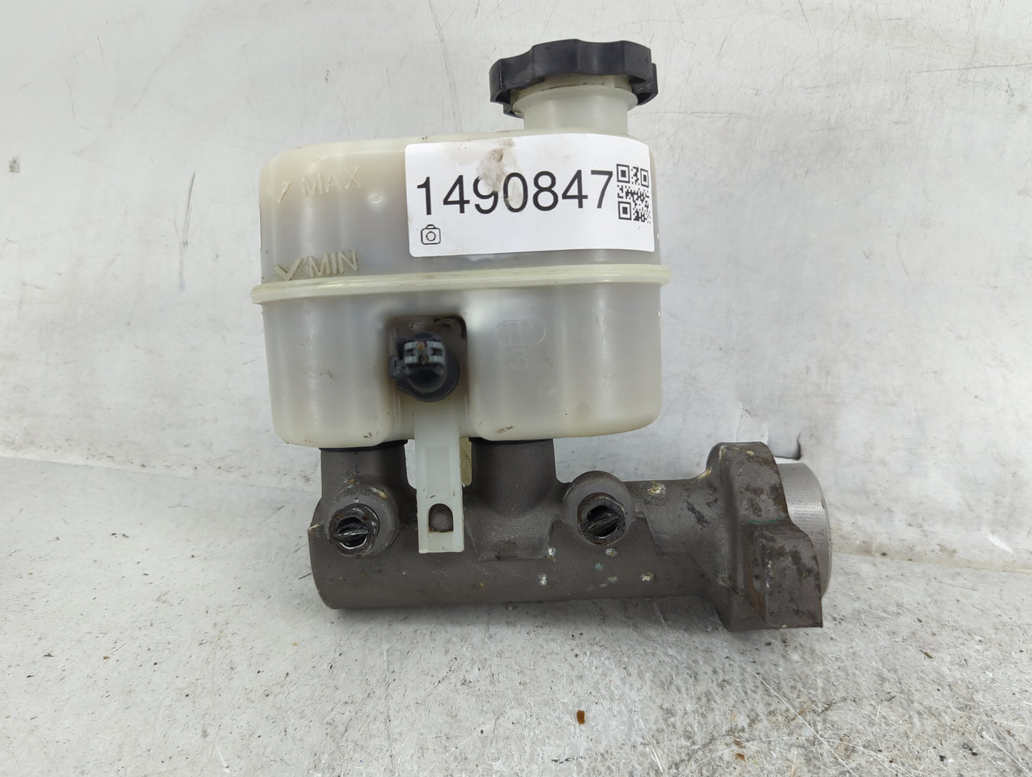 2009-2013 Chevrolet Silverado 1500 Brake Master Cylinder 1490847 - Oemusedautoparts1.com