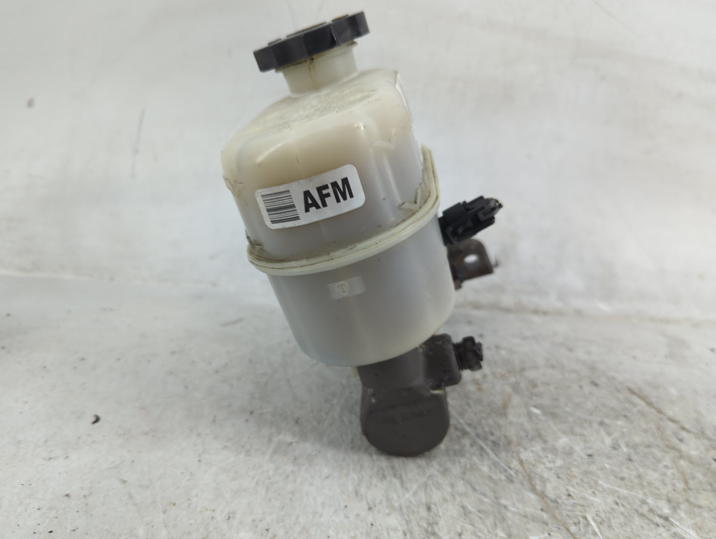 2009-2013 Chevrolet Silverado 1500 Brake Master Cylinder 1490847 - Oemusedautoparts1.com
