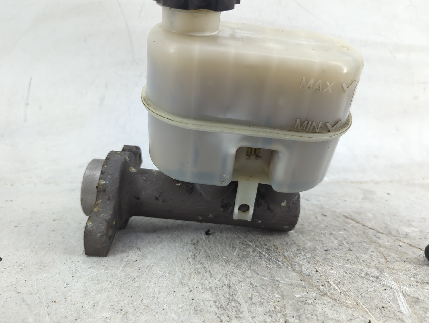 2009-2013 Chevrolet Silverado 1500 Brake Master Cylinder 1490847 - Oemusedautoparts1.com