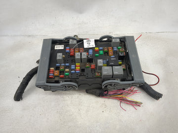 2010-2013 Chevrolet Silverado 1500 Fusebox Fuse Box Panel Relay Module P/N:22798215 Fits Fits 2010 2011 2012 2013 OEM Used A