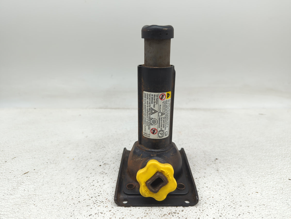 Chevrolet Silverado 1500 Spare Scissor Car Jack 889007 - Oemusedautoparts1.com