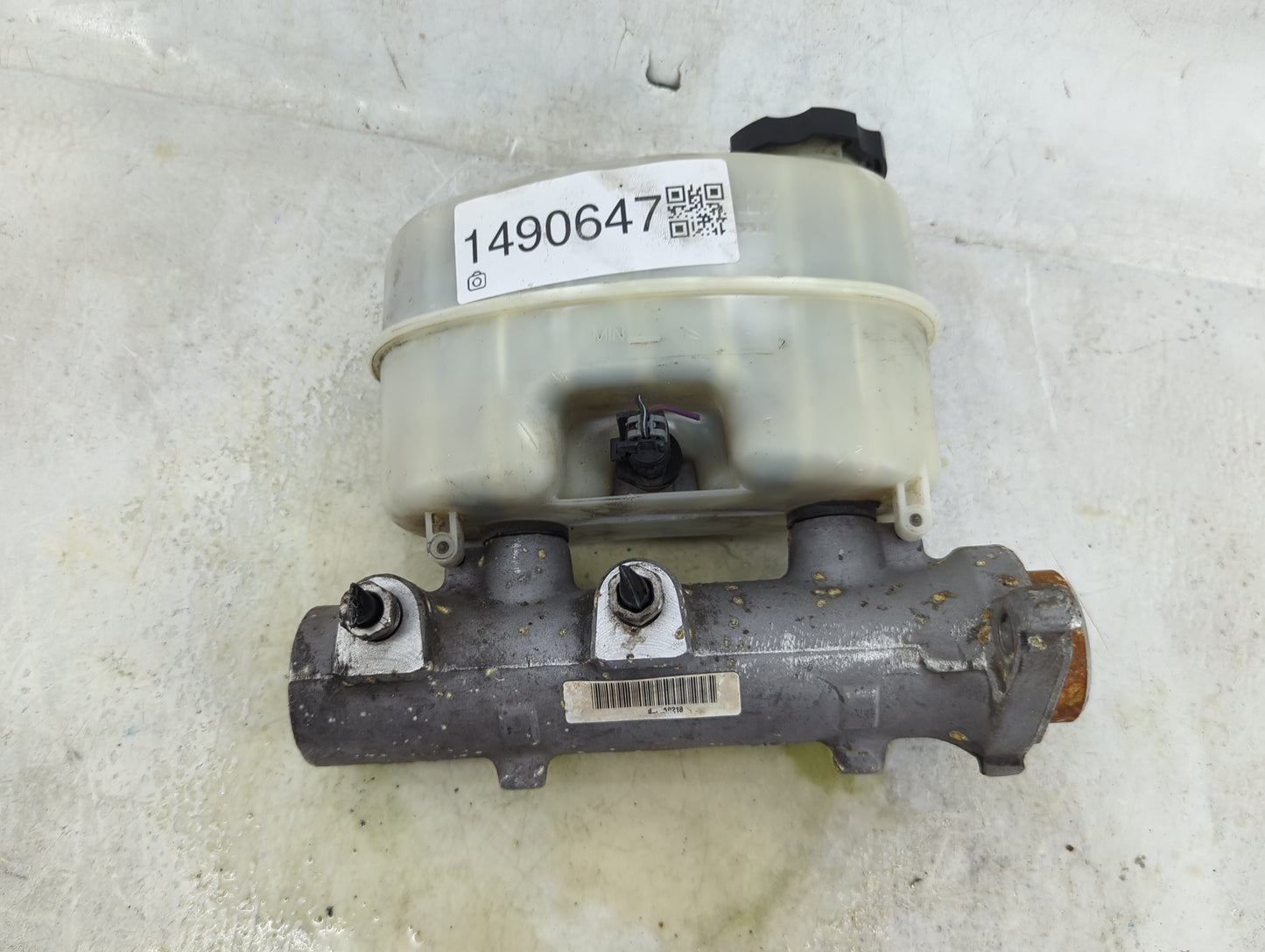 2009-2014 Chevrolet Silverado 2500 Brake Master Cylinder - Oemusedautoparts1.com