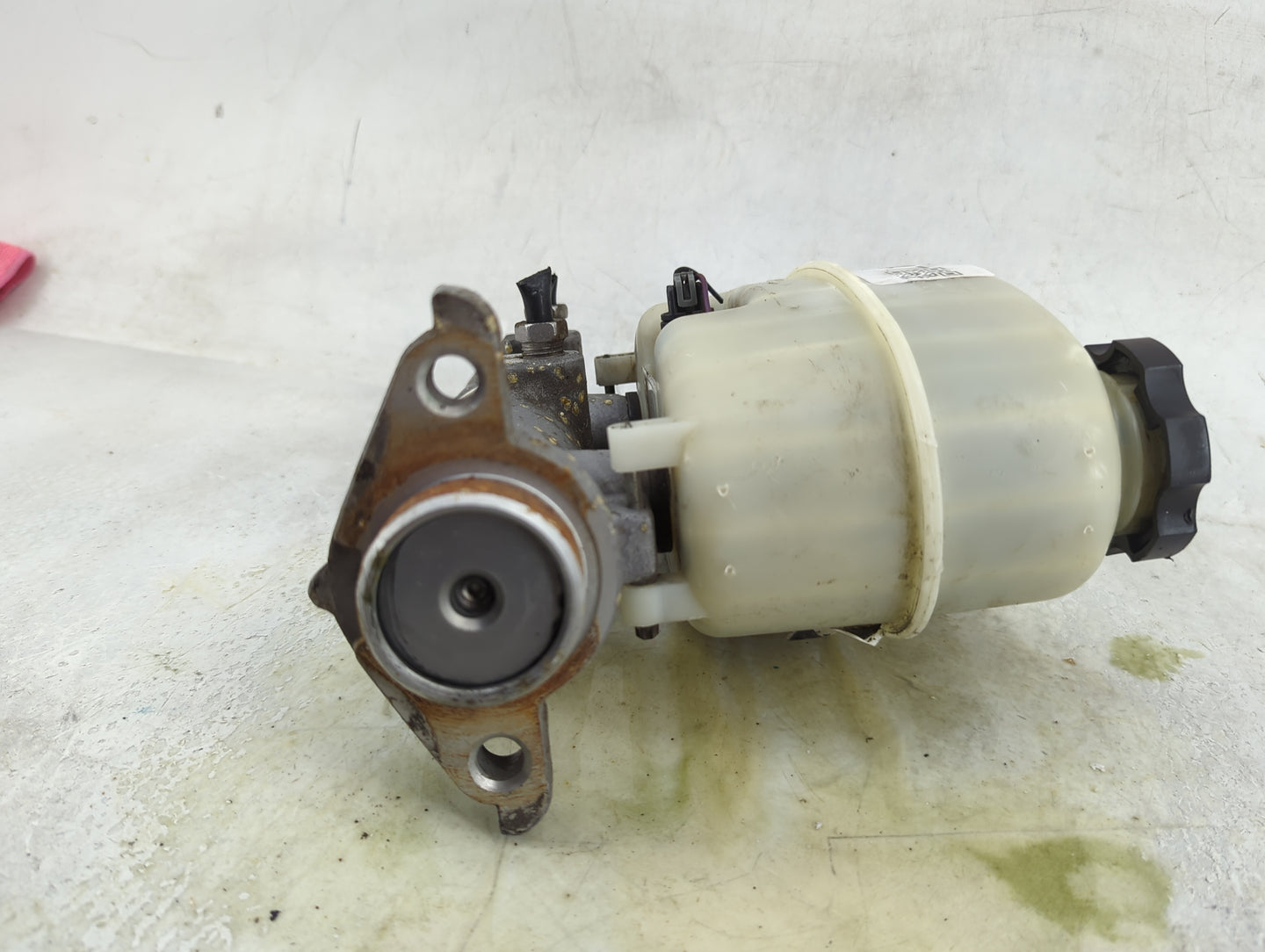 2009-2014 Chevrolet Silverado 2500 Brake Master Cylinder - Oemusedautoparts1.com
