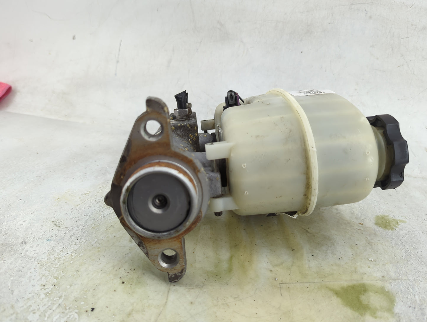 2009-2014 Chevrolet Silverado 2500 Brake Master Cylinder - Oemusedautoparts1.com