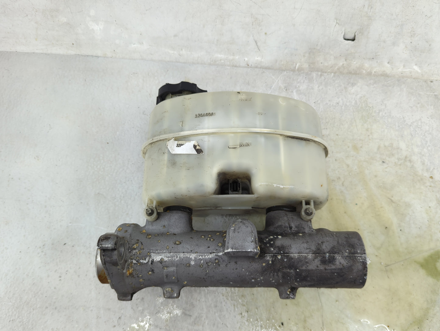 2009-2014 Chevrolet Silverado 2500 Brake Master Cylinder - Oemusedautoparts1.com