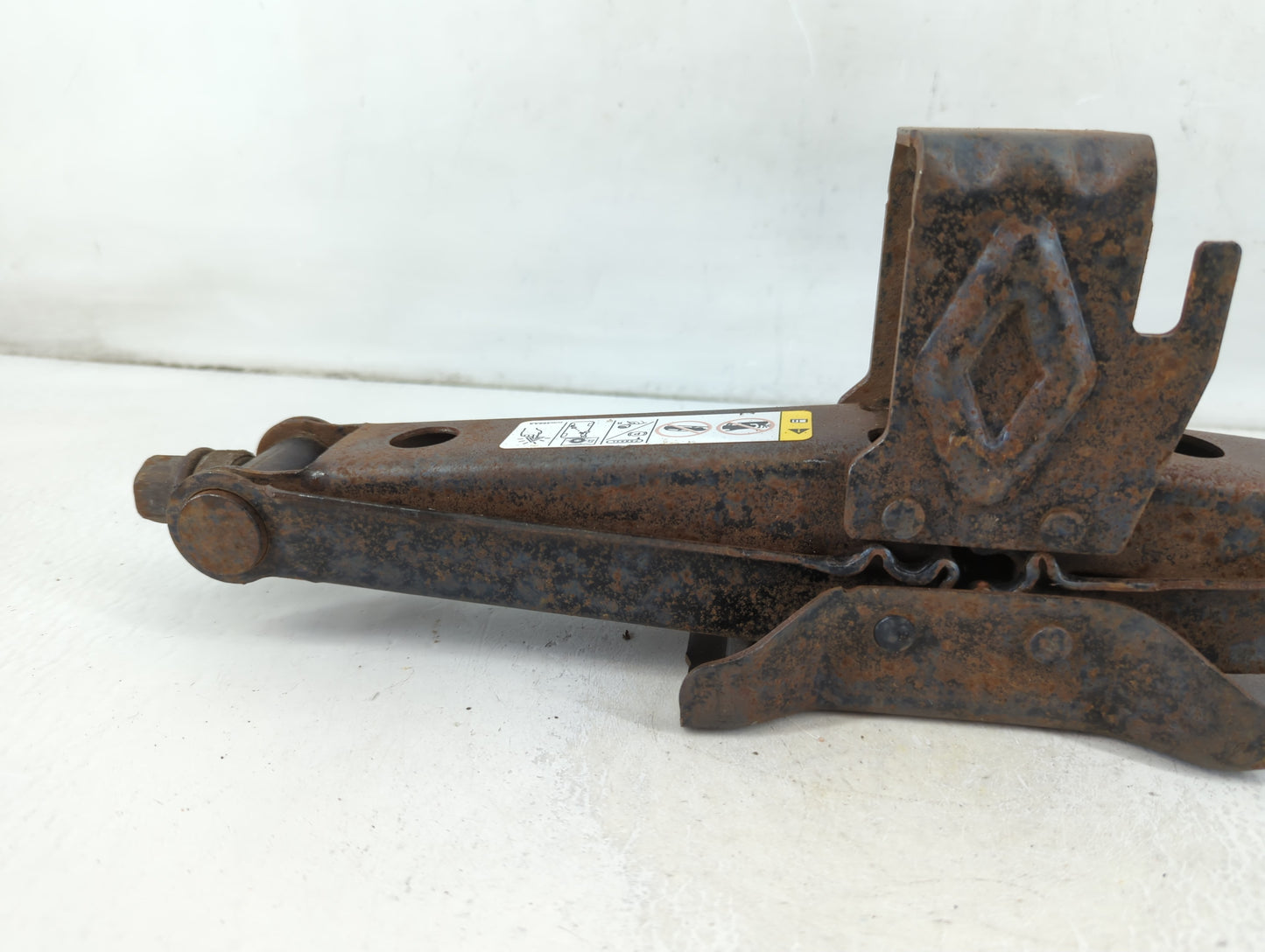 2012 Chevrolet Sonic Spare Scissor Car Jack - Oemusedautoparts1.com
