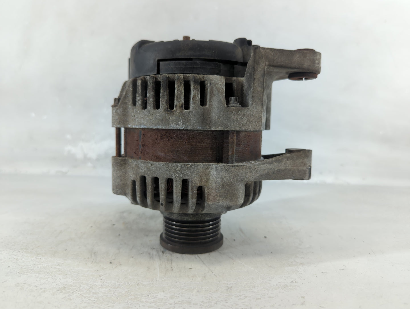 2012-2018 Chevrolet Sonic Alternator Replacement Generator Charging Assembly Engine OEM P/N:13500577 Fits OEM Used Auto Part