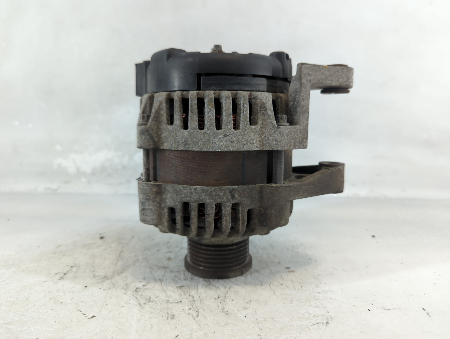 2012-2018 Chevrolet Sonic Alternator Replacement Generator Charging Assembly Engine OEM P/N:13500577 Fits OEM Used Auto Part