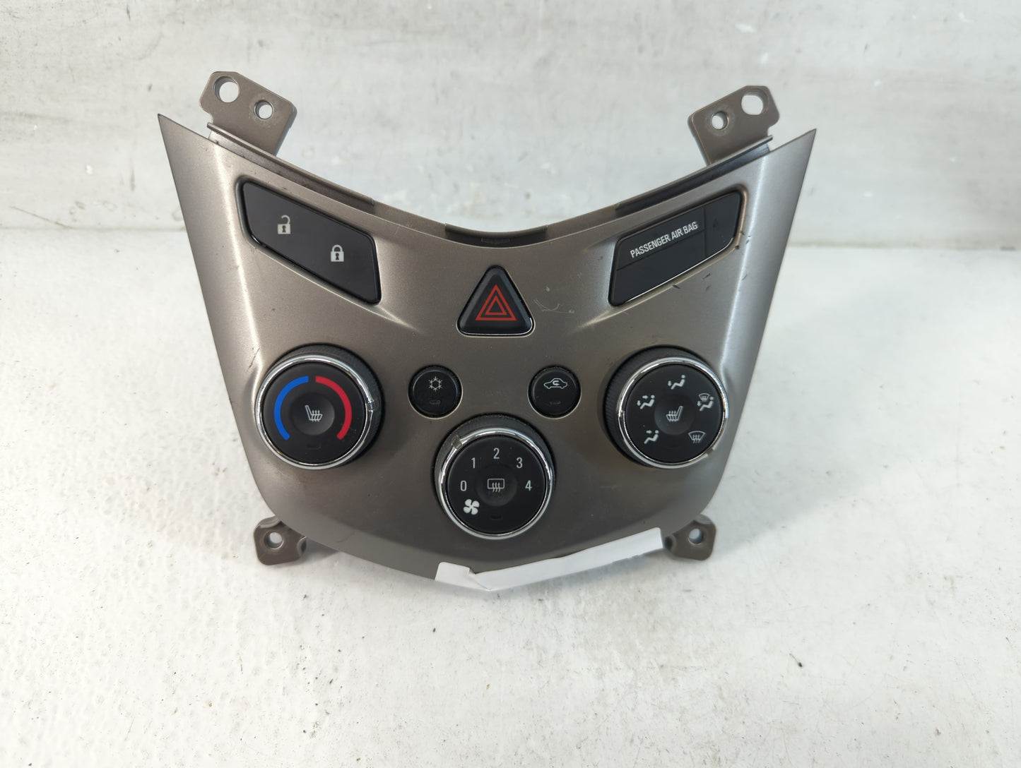 2012 Chevrolet Sonic Climate Control Module Temperature AC/Heater Replacement P/N:95466015 95466006, 95189629 Fits OEM Used 