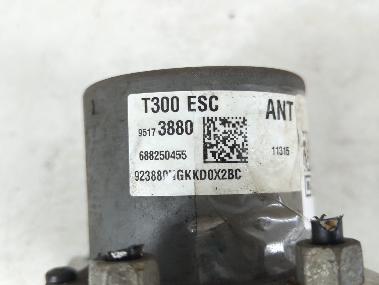 2012-2013 Chevrolet Sonic ABS Pump Control Module Replacement P/N:95173880 Fits Fits 2012 2013 OEM Used Auto Parts - Oemused