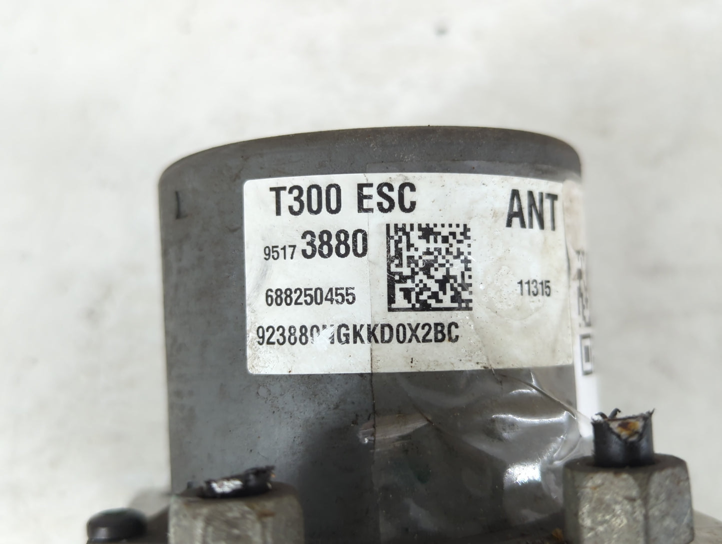2012-2013 Chevrolet Sonic ABS Pump Control Module Replacement P/N:95173880 Fits Fits 2012 2013 OEM Used Auto Parts - Oemused