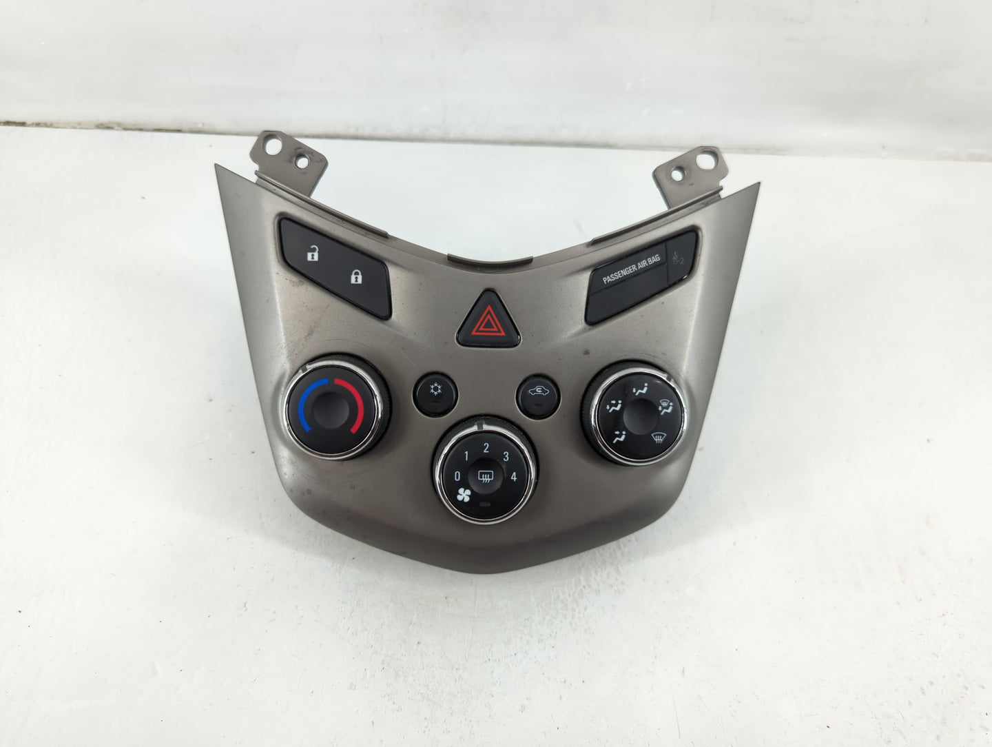 2012 Chevrolet Sonic Climate Control Module Temperature AC/Heater Replacement P/N:95466015 95466006, 95189629 Fits OEM Used 