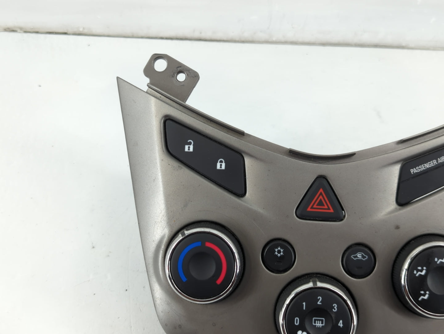 2012 Chevrolet Sonic Climate Control Module Temperature AC/Heater Replacement P/N:95466015 95466006, 95189629 Fits OEM Used 
