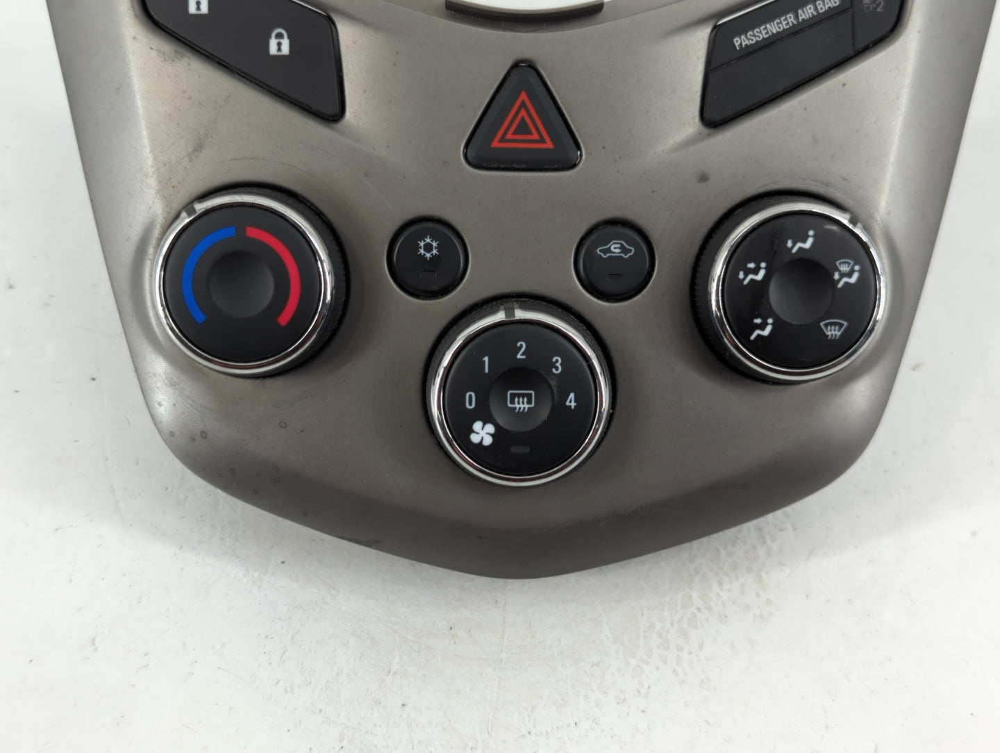 2012 Chevrolet Sonic Climate Control Module Temperature AC/Heater Replacement P/N:95466015 95466006, 95189629 Fits OEM Used 