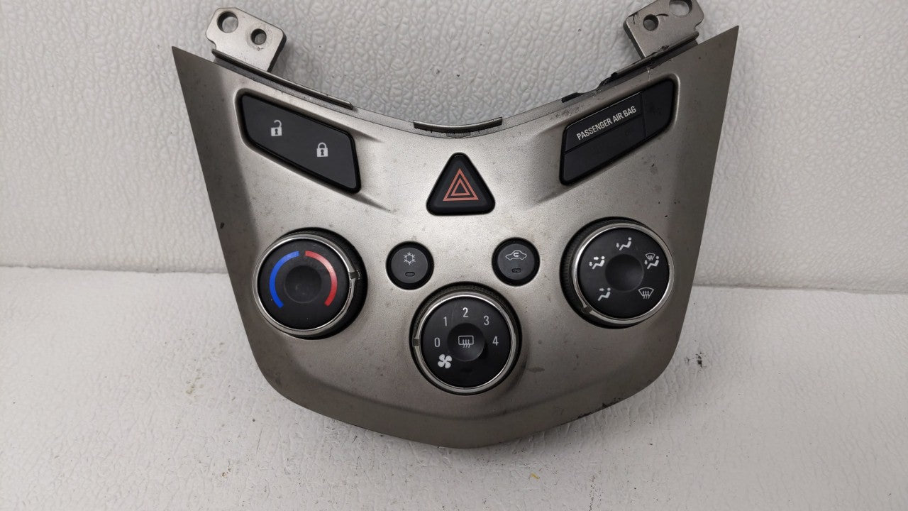 2012 Chevrolet Sonic Climate Control Module Temperature AC/Heater Replacement P/N:95076687 95332699, 95466006, 95189629 Fits