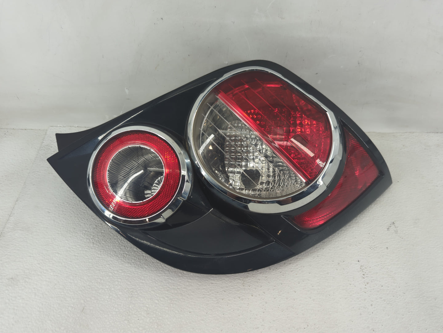 2012-2016 Chevrolet Sonic Tail Light Assembly Passenger Right OEM P/N:95470357 Fits Fits 2012 2013 2014 2015 2016 OEM Used A