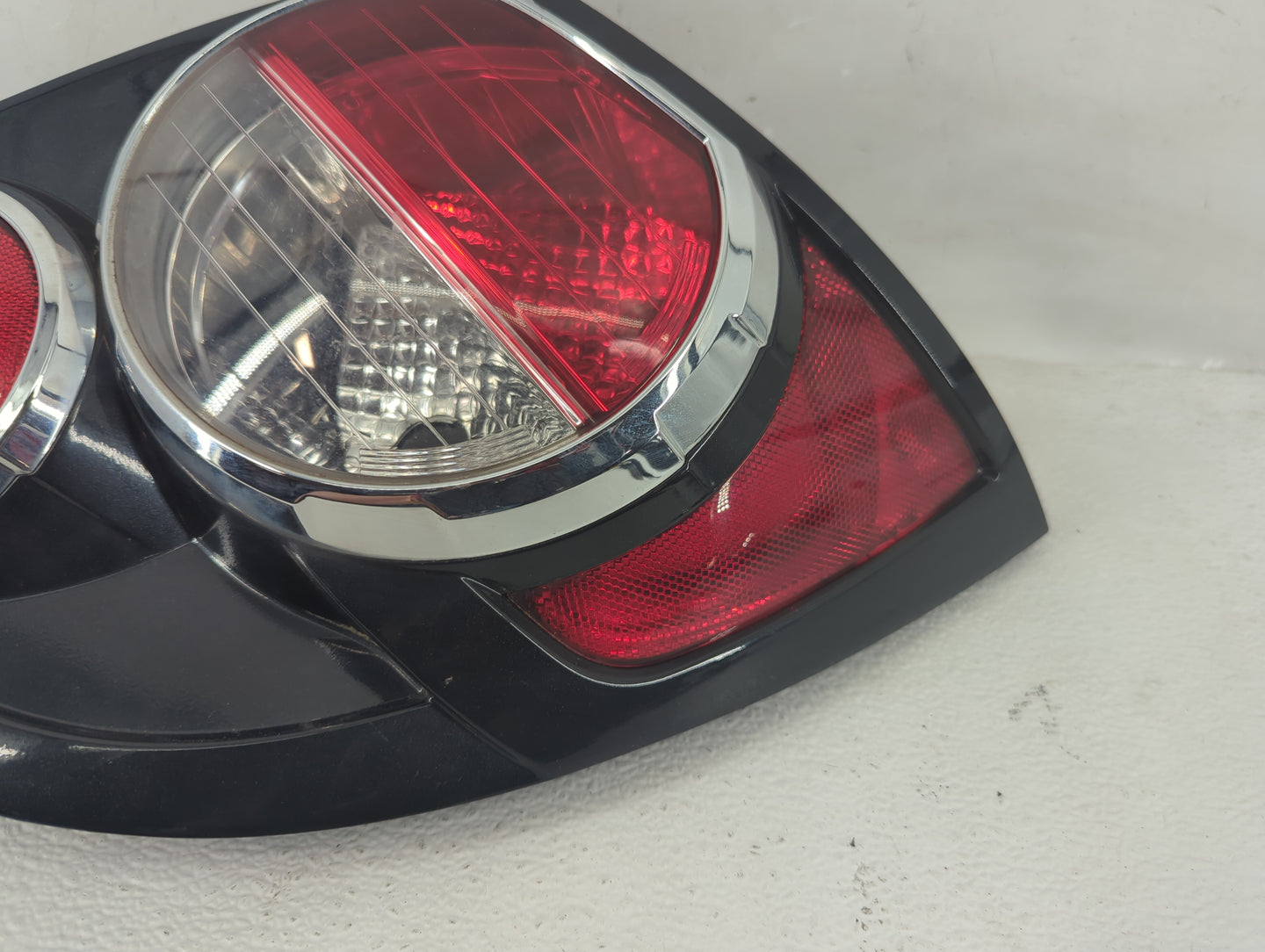 2012-2016 Chevrolet Sonic Tail Light Assembly Passenger Right OEM P/N:95470357 Fits Fits 2012 2013 2014 2015 2016 OEM Used A
