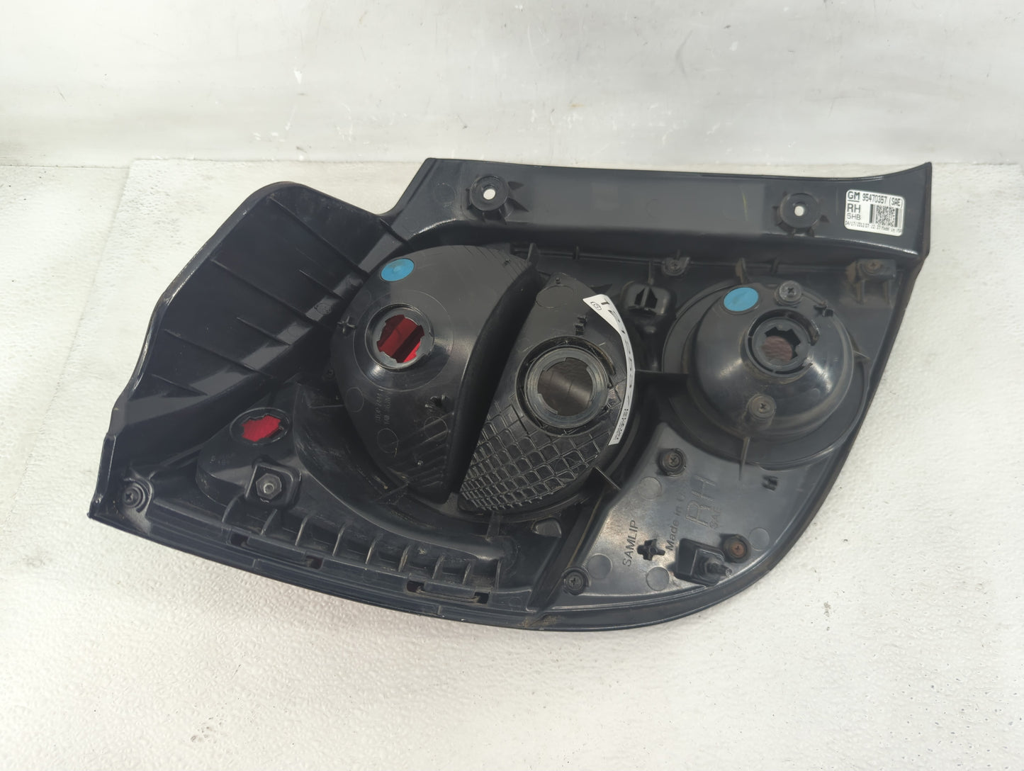 2012-2016 Chevrolet Sonic Tail Light Assembly Passenger Right OEM P/N:95470357 Fits Fits 2012 2013 2014 2015 2016 OEM Used A