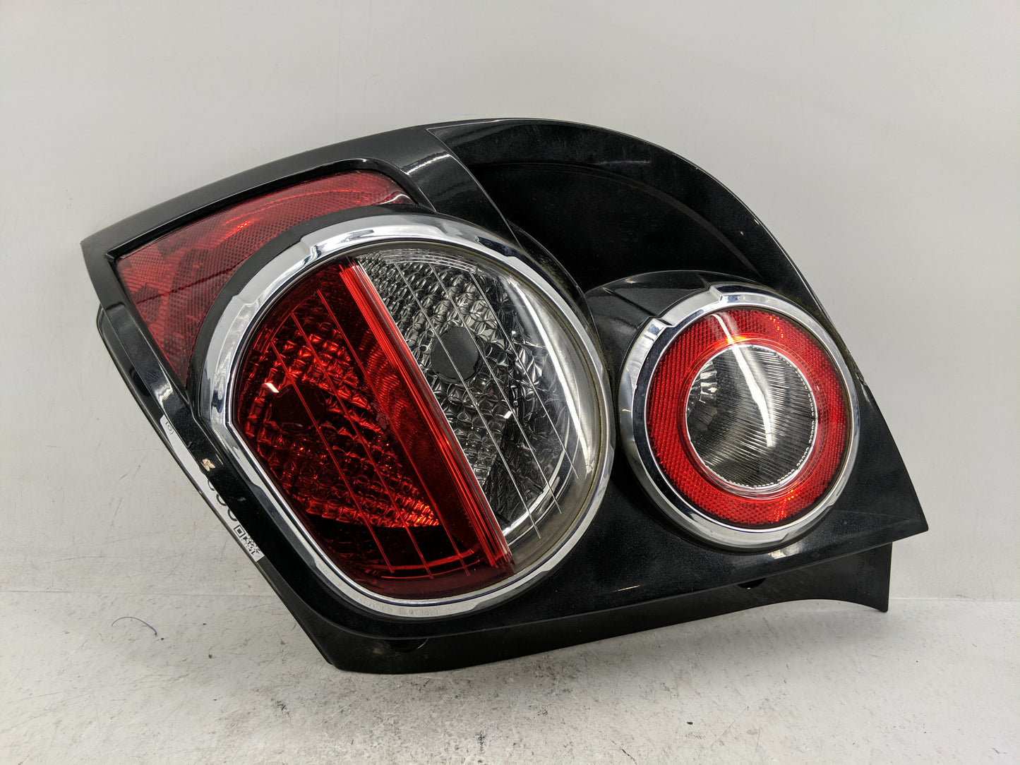 2012-2016 Chevrolet Sonic Tail Light Assembly Passenger Right OEM P/N:95470357 Fits Fits 2012 2013 2014 2015 2016 OEM Used A