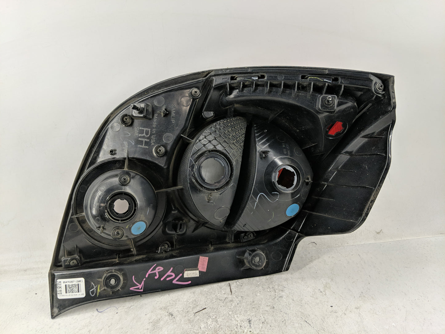 2012-2016 Chevrolet Sonic Tail Light Assembly Passenger Right OEM P/N:95470357 Fits Fits 2012 2013 2014 2015 2016 OEM Used A