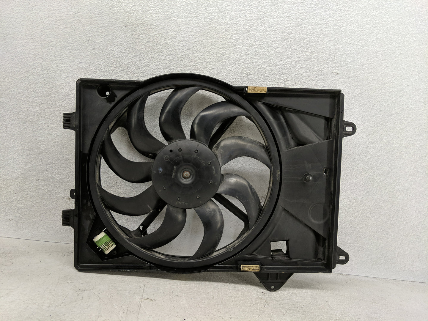 2012-2013 Chevrolet Sonic Electric Radiator Cooling Fan Motor Assembly P/N:8C3400100 Fits Fits 2012 2013 OEM Used Auto Parts
