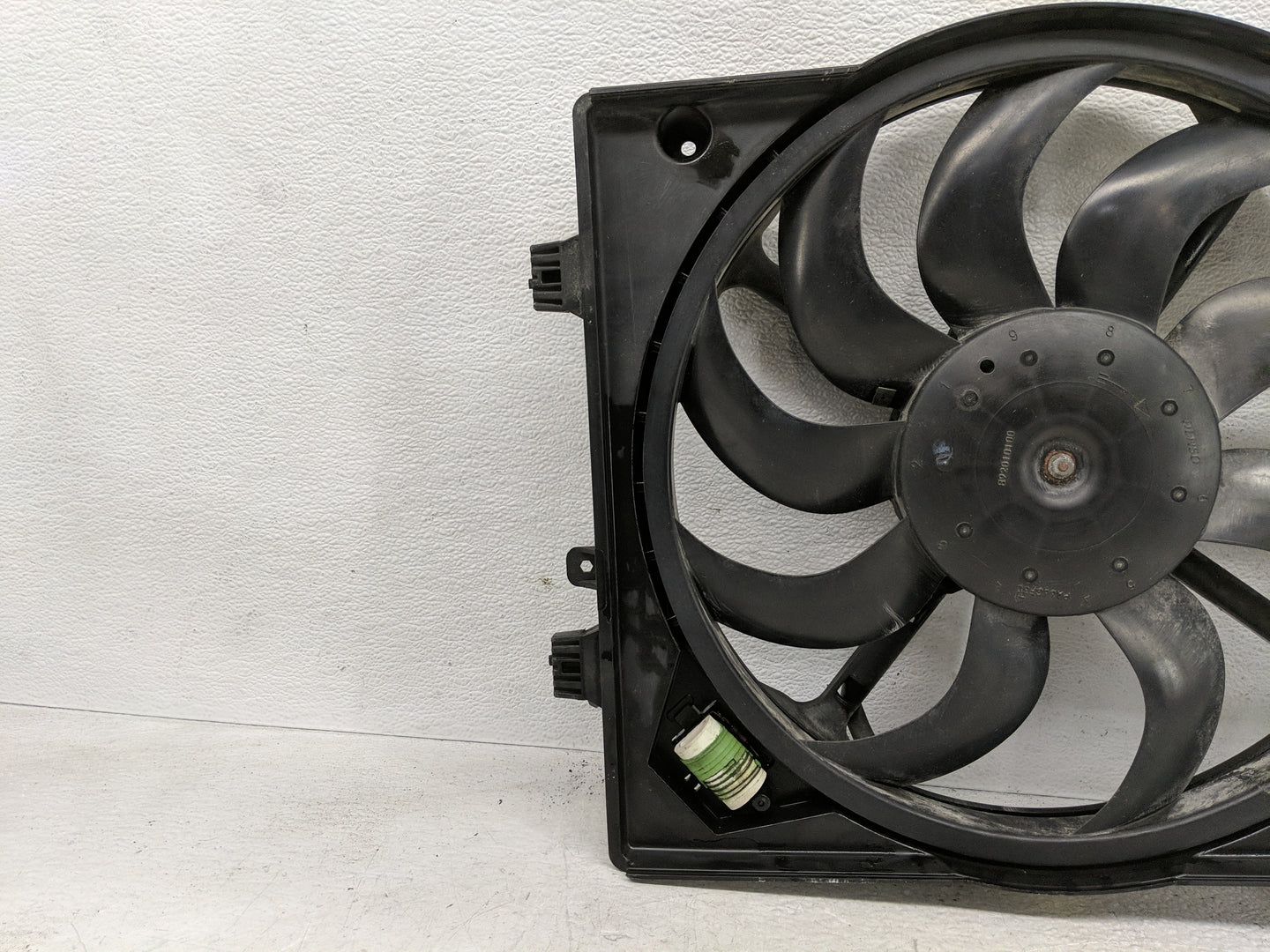 2012-2013 Chevrolet Sonic Electric Radiator Cooling Fan Motor Assembly P/N:8C3400100 Fits Fits 2012 2013 OEM Used Auto Parts