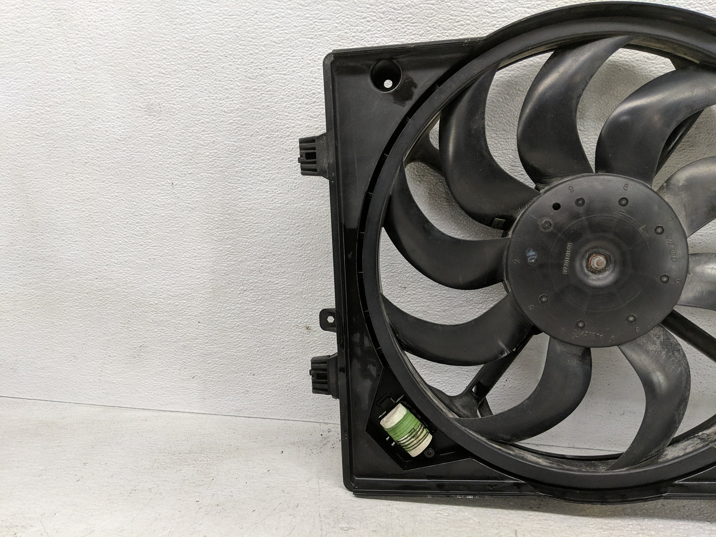 2012-2013 Chevrolet Sonic Electric Radiator Cooling Fan Motor Assembly P/N:8C3400100 Fits Fits 2012 2013 OEM Used Auto Parts