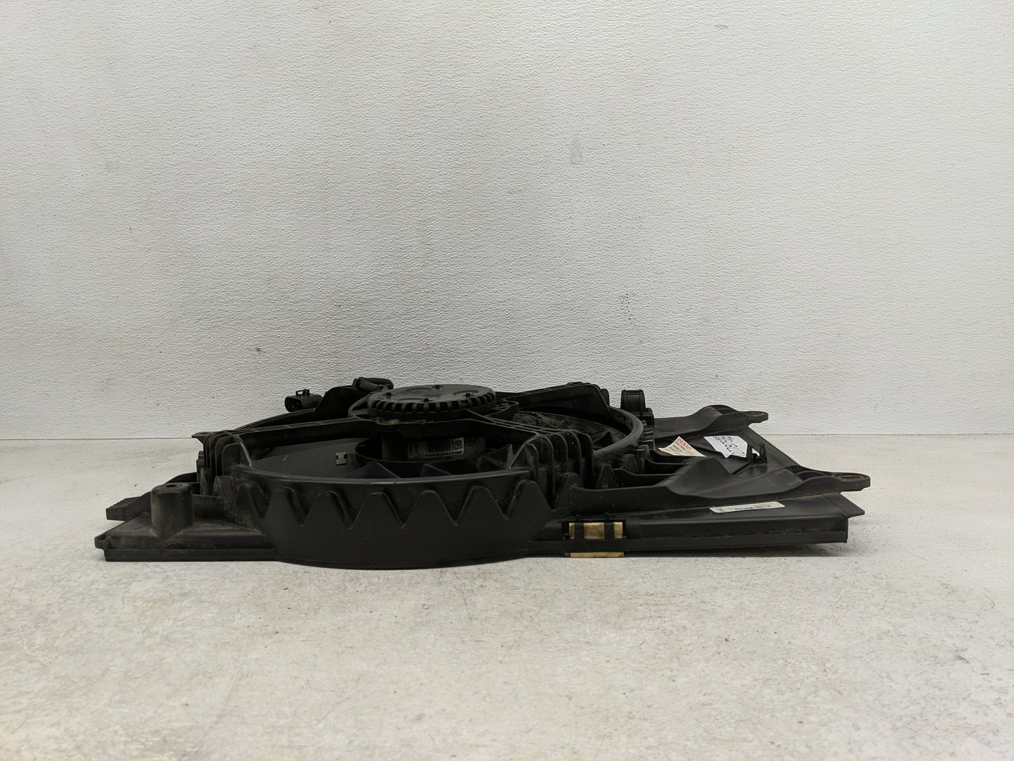 2012-2013 Chevrolet Sonic Electric Radiator Cooling Fan Motor Assembly P/N:8C3400100 Fits Fits 2012 2013 OEM Used Auto Parts