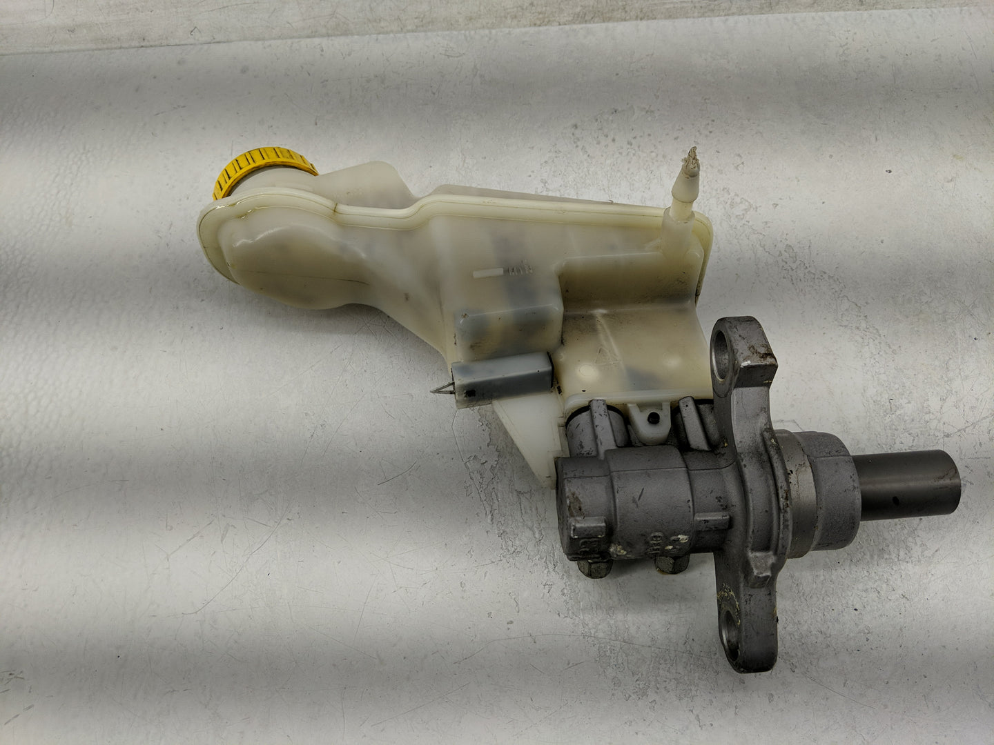 2012-2019 Chevrolet Sonic Brake Master Cylinder 1311520 - Oemusedautoparts1.com