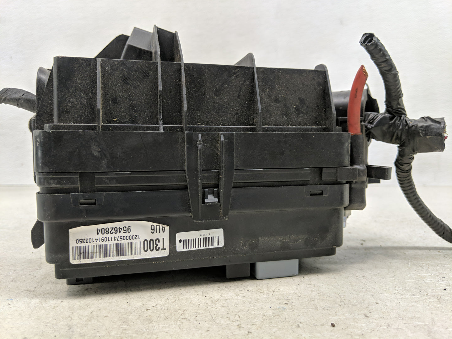 2014-2016 Chevrolet Sonic Fusebox Fuse Box Panel Relay Module P/N:95462804 95462803 Fits Fits 2014 2015 2016 OEM Used Auto P