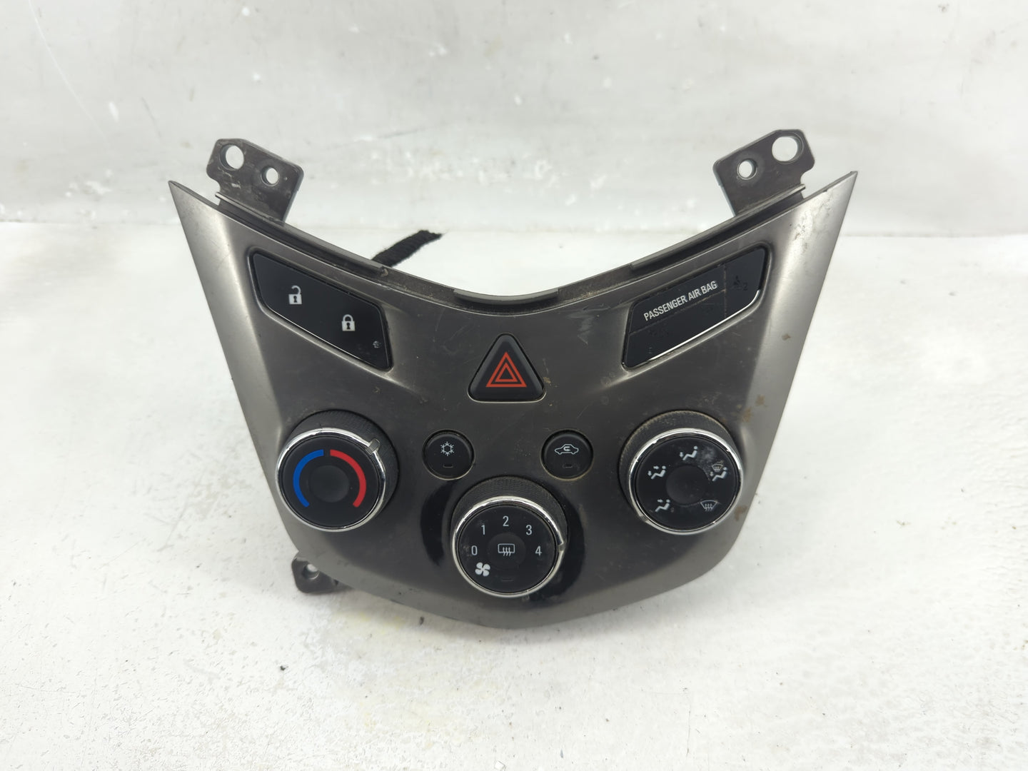 2012 Chevrolet Sonic Climate Control Module Temperature AC/Heater Replacement P/N:95466006 Fits OEM Used Auto Parts - Oemuse