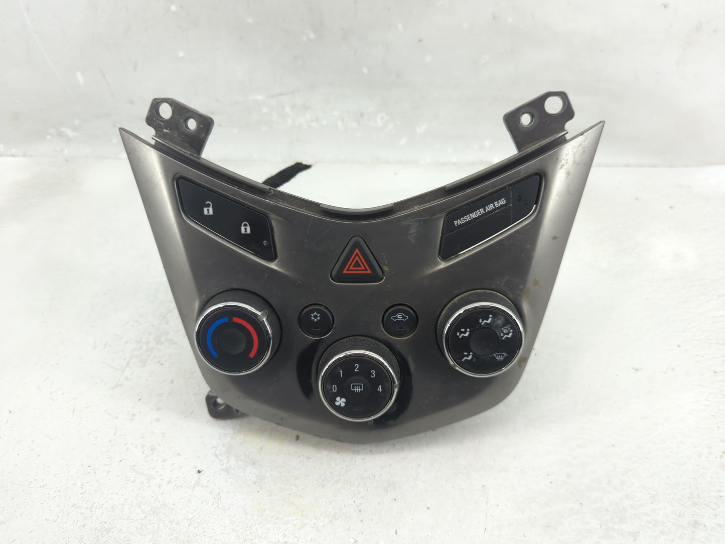 2012 Chevrolet Sonic Climate Control Module Temperature AC/Heater Replacement P/N:95466006 Fits OEM Used Auto Parts - Oemuse