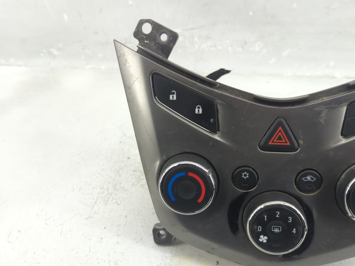 2012 Chevrolet Sonic Climate Control Module Temperature AC/Heater Replacement P/N:95466006 Fits OEM Used Auto Parts - Oemuse