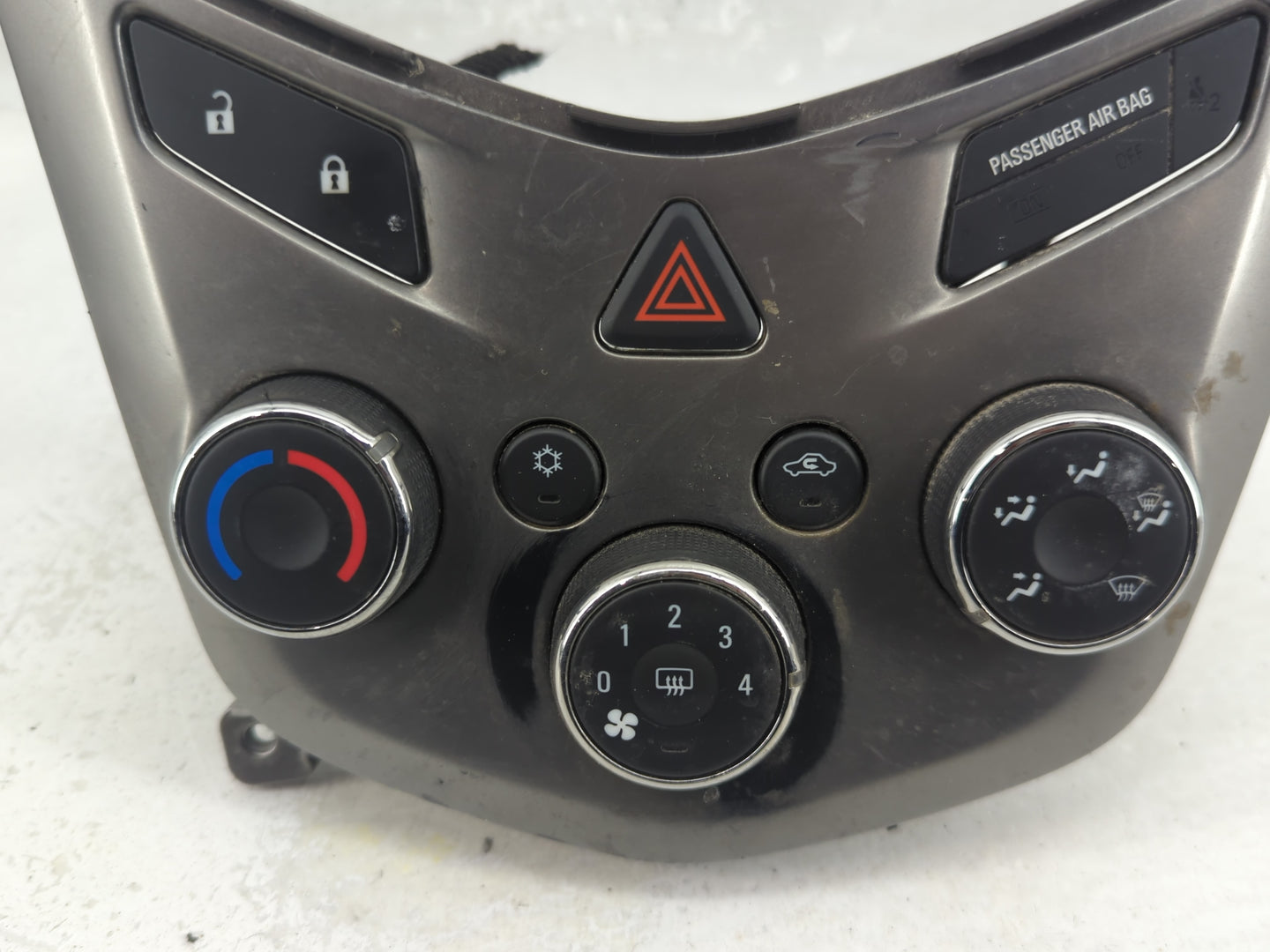 2012 Chevrolet Sonic Climate Control Module Temperature AC/Heater Replacement P/N:95466006 Fits OEM Used Auto Parts - Oemuse