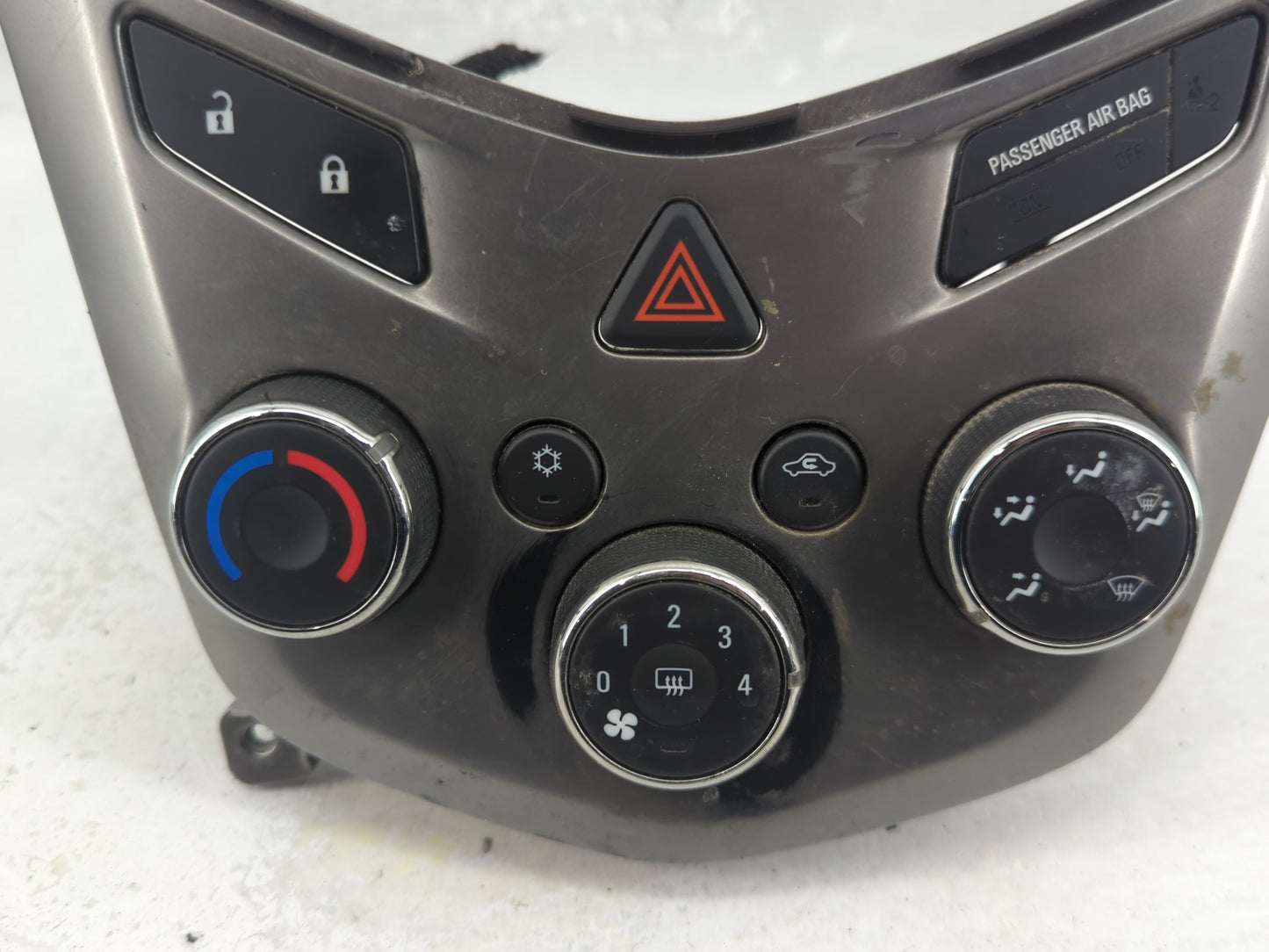 2012 Chevrolet Sonic Climate Control Module Temperature AC/Heater Replacement P/N:95466006 Fits OEM Used Auto Parts - Oemuse