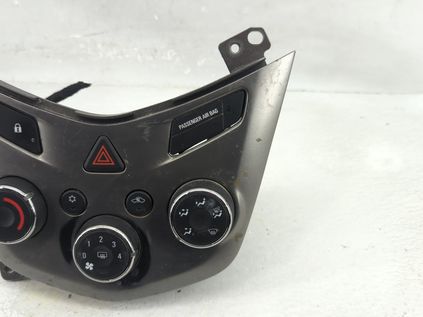 2012 Chevrolet Sonic Climate Control Module Temperature AC/Heater Replacement P/N:95466006 Fits OEM Used Auto Parts - Oemuse